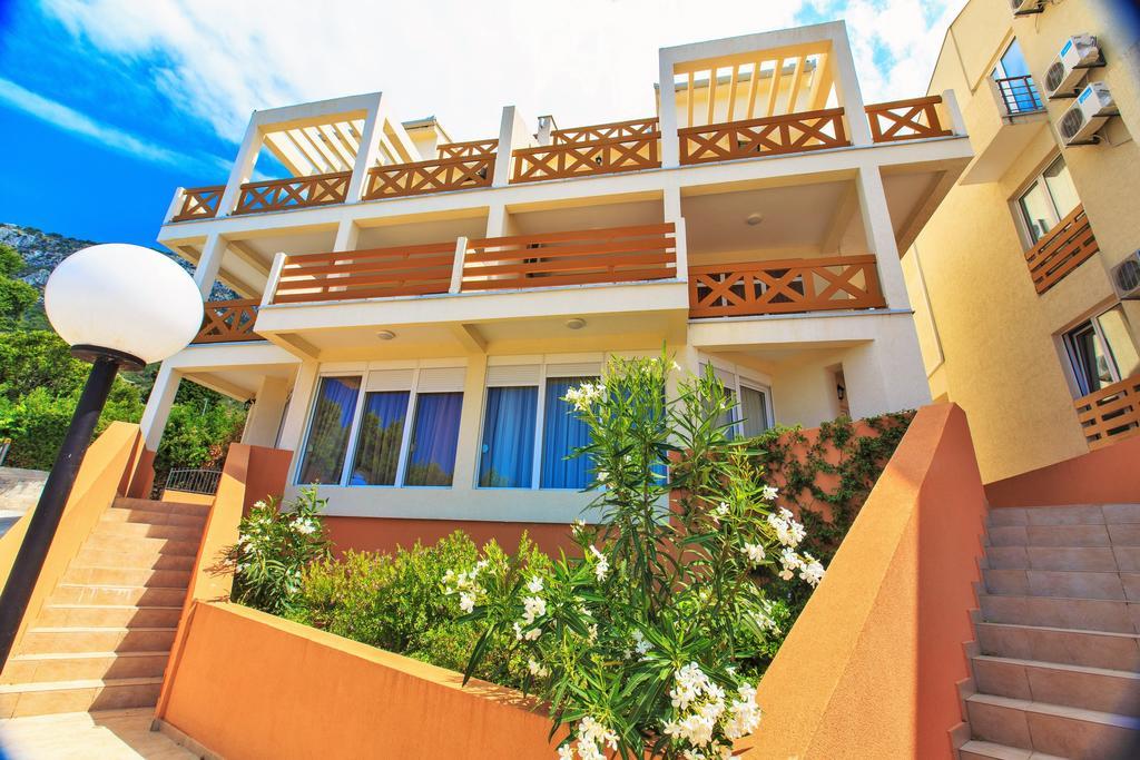 Berg Apartments Bar Exterior foto